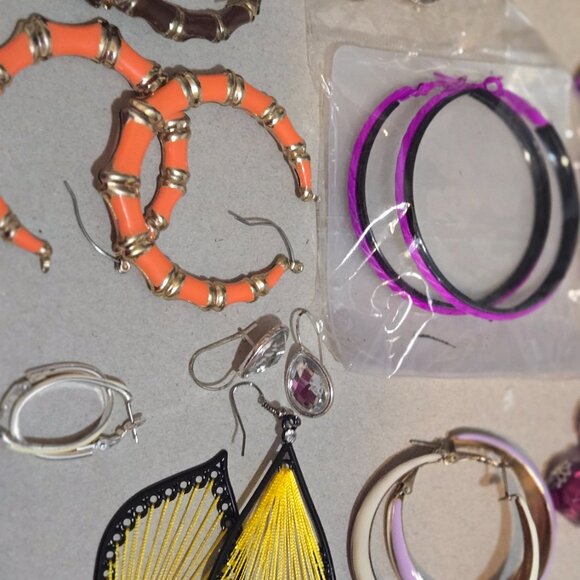 Fashion Earrings - Picture 2 of 3